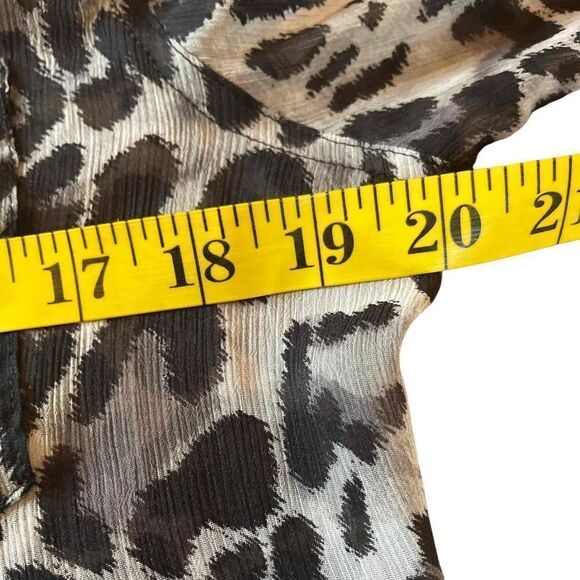 Guess Long Sleeve Leopard Print Button-Down Blouse SZ M - Picture 9 of 10